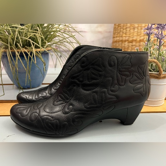 Pikolinos 'Lille' Quilted Leather Black Ankle Booties Size 40 (9-9.5) - Picture 12 of 12